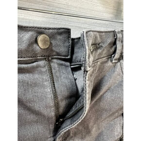 Gray Denim Skirt with Embroidery Stretchy Size 6‎ NWOT - Picture 5 of 6